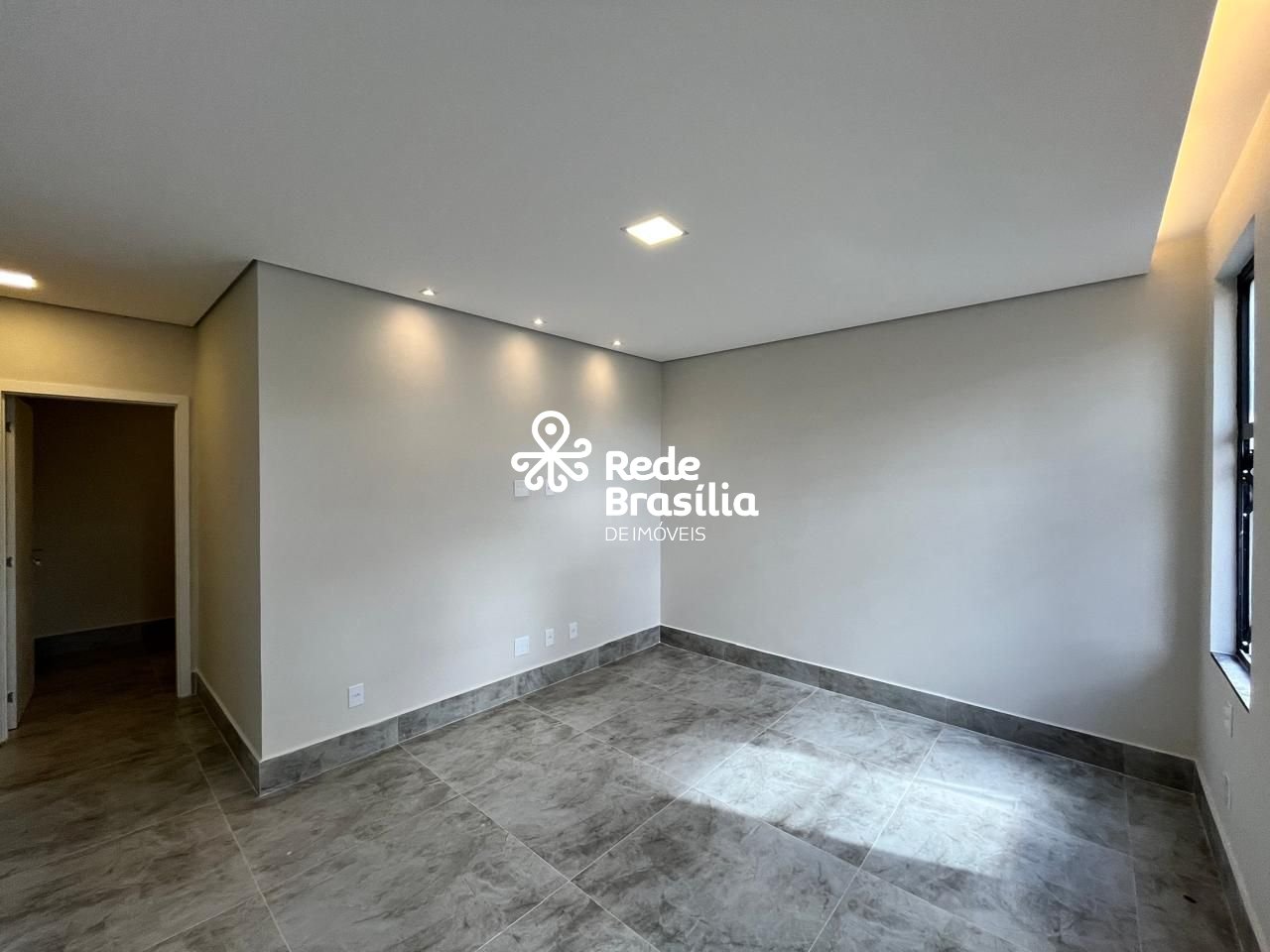 Imagem da propriedade DI692 21